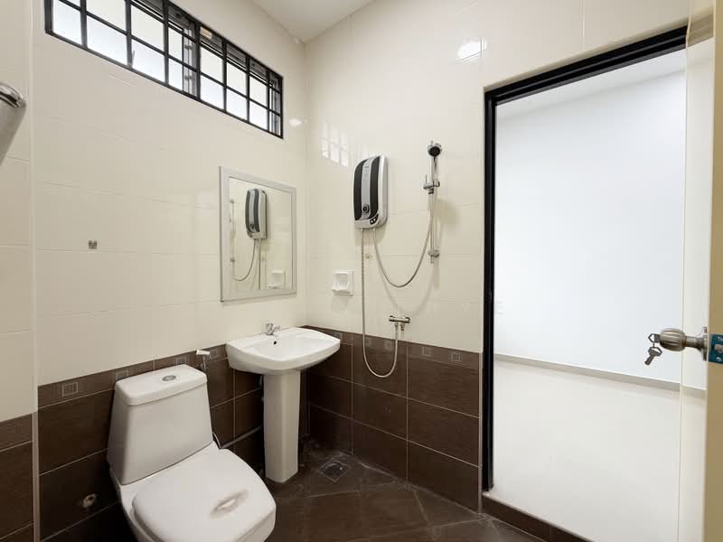 2-storey Terraced House for Rent in Taman Puteri Wangsa (Ulu Tiram) - Lywen Thye - Bathroom - PropertyGuru.com.my