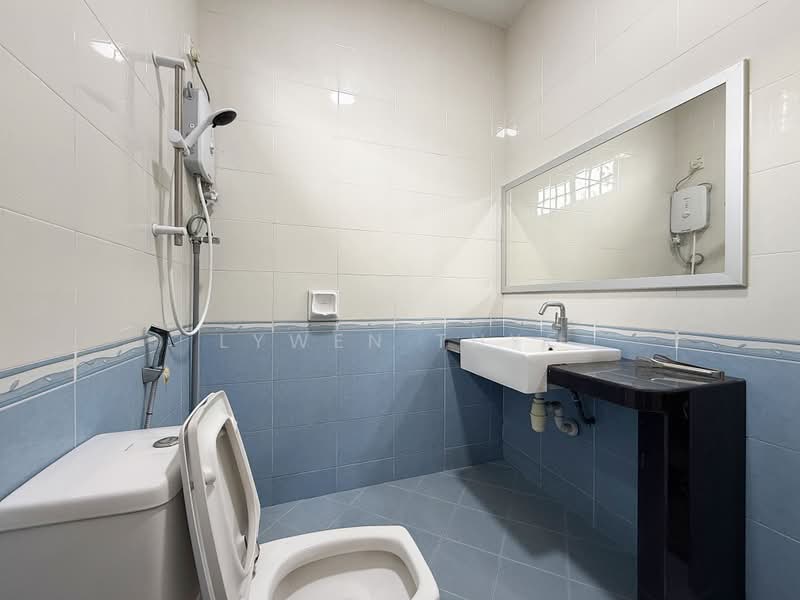 2-storey Terraced House for Rent in Taman Puteri Wangsa (Ulu Tiram) - Lywen Thye - Bathroom - PropertyGuru.com.my