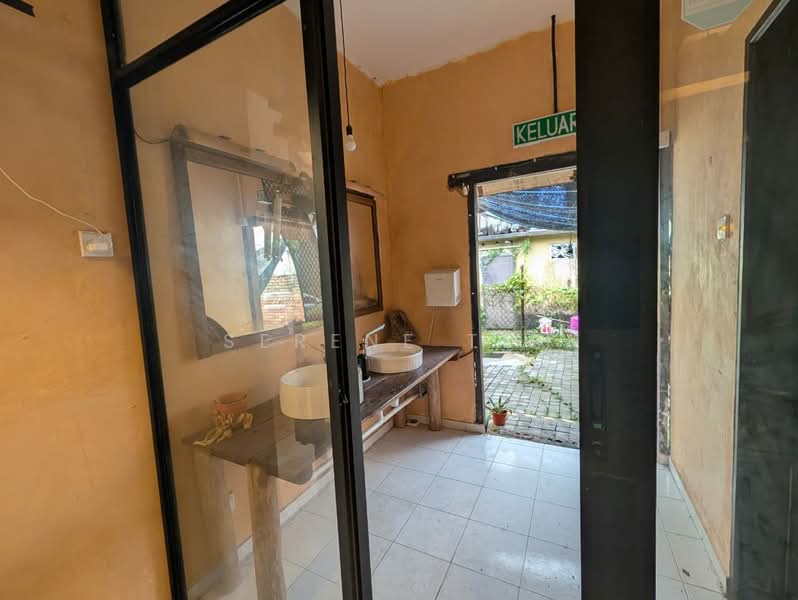 Shop for Rent in Tanjung Puteri (Johor Bahru) - Serene Teh - Bathroom - PropertyGuru.com.my