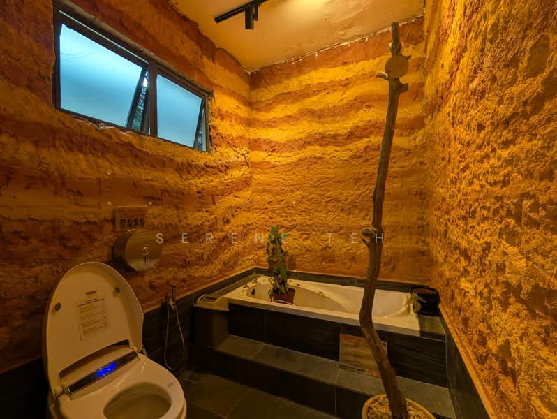 Shop for Rent in Tanjung Puteri (Johor Bahru) - Serene Teh - Bathroom - PropertyGuru.com.my