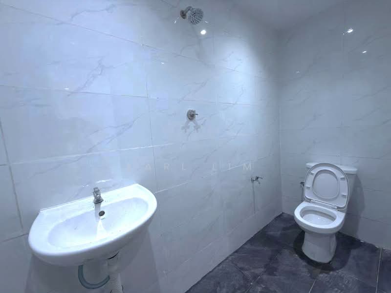 Rumah Teres 2 Tingkat untuk Dijual di Permas Jaya (Johor Bahru) - Karl Lim - Bathroom - PropertyGuru.com.my