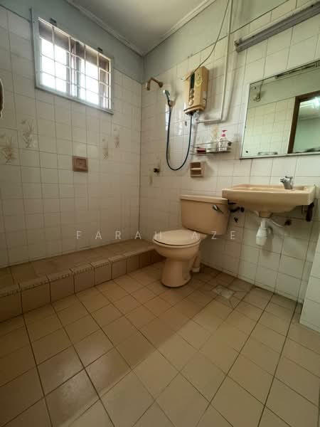 Rumah Teres untuk Dijual di Usj 2 (Subang Jaya) - Farah Aze - Bathroom - PropertyGuru.com.my