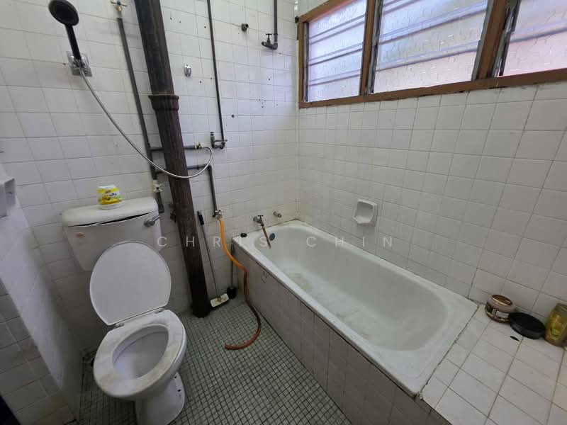 Rumah Teres 2 Tingkat untuk Disewa di Ipoh (Perak) - Chris Chin - Bathroom - PropertyGuru.com.my