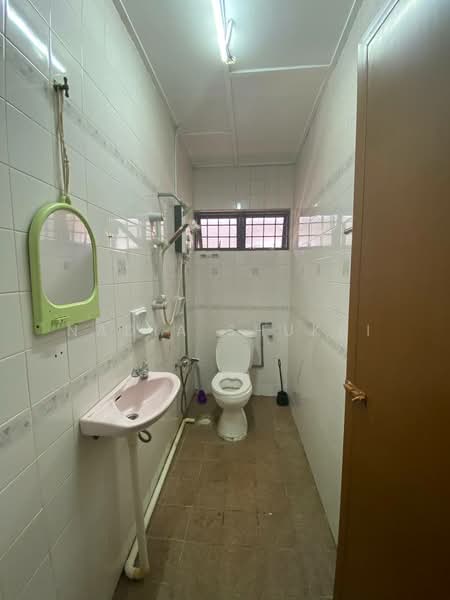 Rumah Teres 2 Tingkat untuk Dijual di Seksyen 20 (Shah Alam) - Nadia Shukri - Bathroom - PropertyGuru.com.my