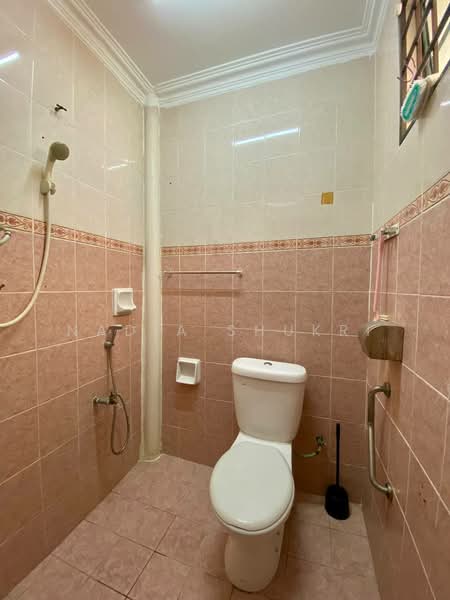 Rumah Teres 2 Tingkat untuk Dijual di Seksyen 20 (Shah Alam) - Nadia Shukri - Bathroom - PropertyGuru.com.my
