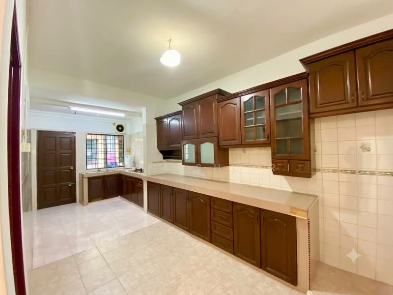 Rumah Teres 2 Tingkat untuk Dijual di Seksyen 20 (Shah Alam) - Nadia Shukri - Kitchen - PropertyGuru.com.my