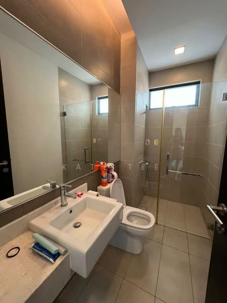 Rumah Banglo untuk Dijual di Leisure Farm (Gelang Patah) - Kate Tee - Bathroom - PropertyGuru.com.my