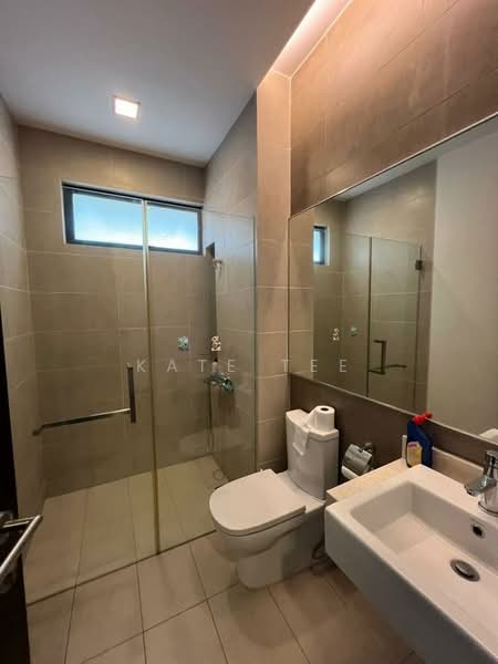 Rumah Banglo untuk Dijual di Leisure Farm (Gelang Patah) - Kate Tee - Bathroom - PropertyGuru.com.my