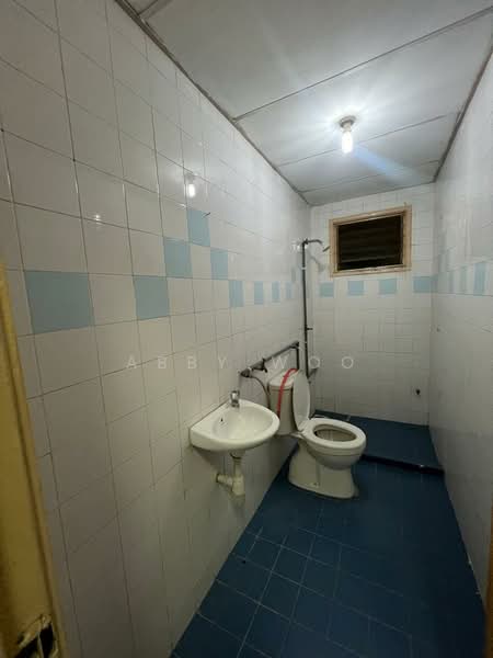 Pangsapuri untuk Disewa di Pangsapuri Perdana - Abby Woo - Bathroom - PropertyGuru.com.my