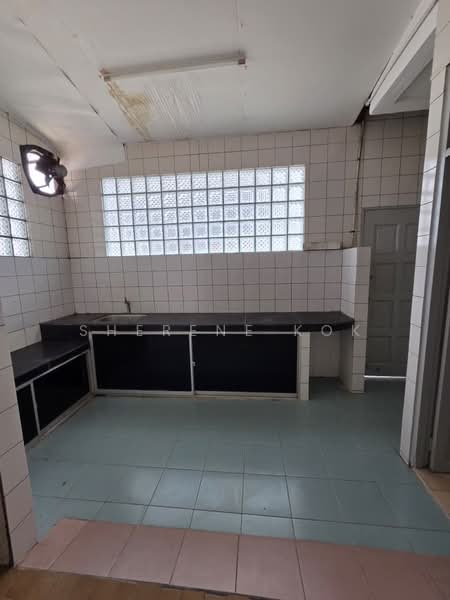 Rumah Banglo untuk Dijual di Taman Hui Sing (Kuching) - Sherene Kok - Kitchen - PropertyGuru.com.my