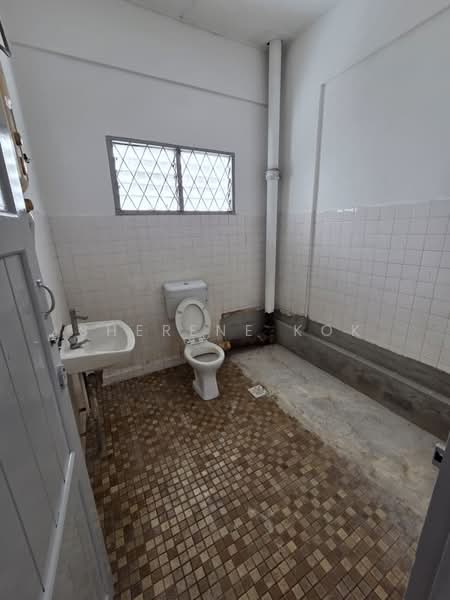 Rumah Banglo untuk Dijual di Taman Hui Sing (Kuching) - Sherene Kok - Bathroom - PropertyGuru.com.my