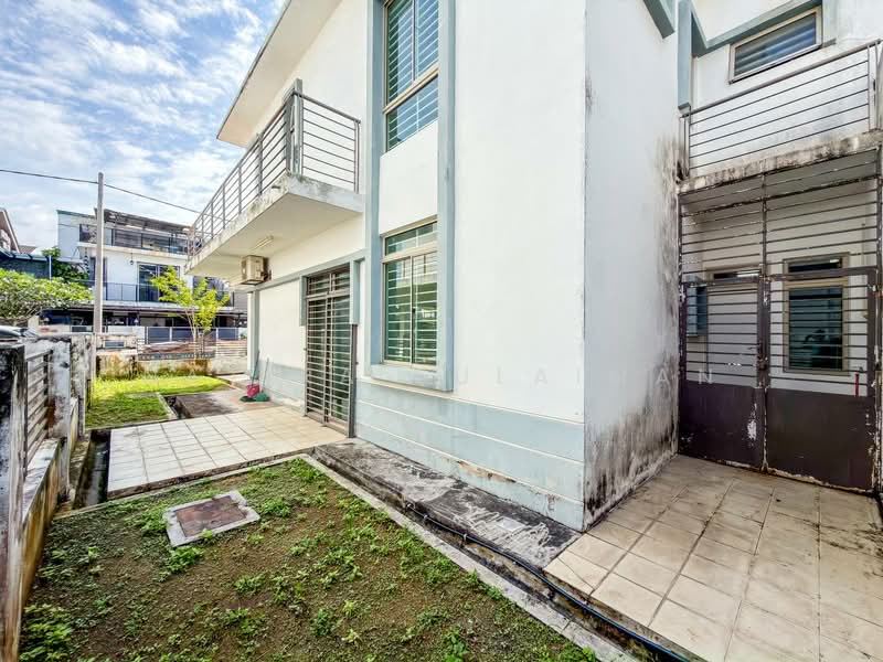 Semi-Detached House for Sale in Bandar Saujana Putra (Tanjong Duabelas) - Natira Sulaiman - PropertyGuru.com.my