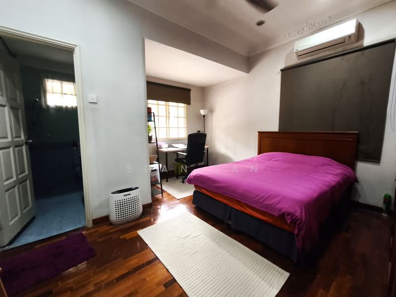 Bungalow for Sale in Bandar Country Homes (Rawang) - SEAN TAN - Bedroom - PropertyGuru.com.my