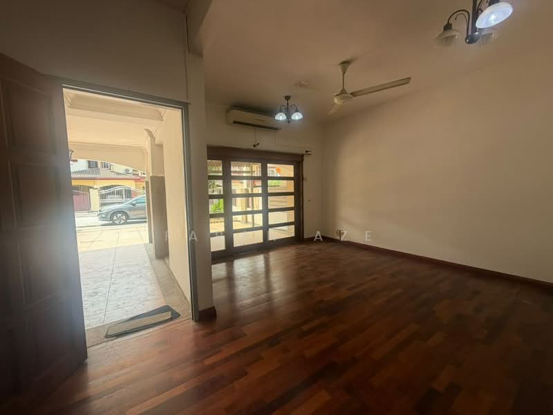 Rumah Teres untuk Dijual di Usj 2 (Subang Jaya) - Farah Aze - Living Room - PropertyGuru.com.my