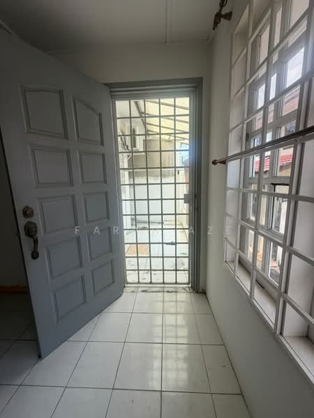 Rumah Teres untuk Dijual di Usj 2 (Subang Jaya) - Farah Aze - Entrance - PropertyGuru.com.my