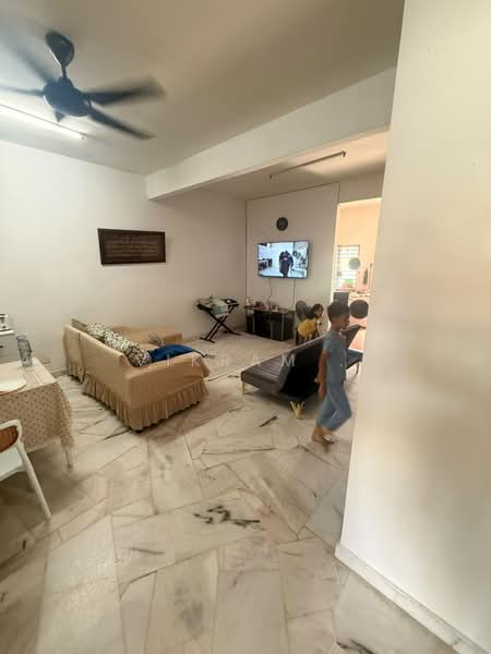 2-storey Terraced House for Sale in Saujana Rawang (Rawang) - Vikram . - Living Room - PropertyGuru.com.my