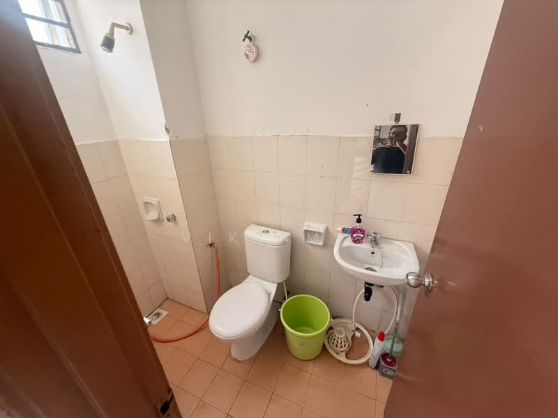 2-storey Terraced House for Sale in Saujana Rawang (Rawang) - Vikram . - Bathroom - PropertyGuru.com.my
