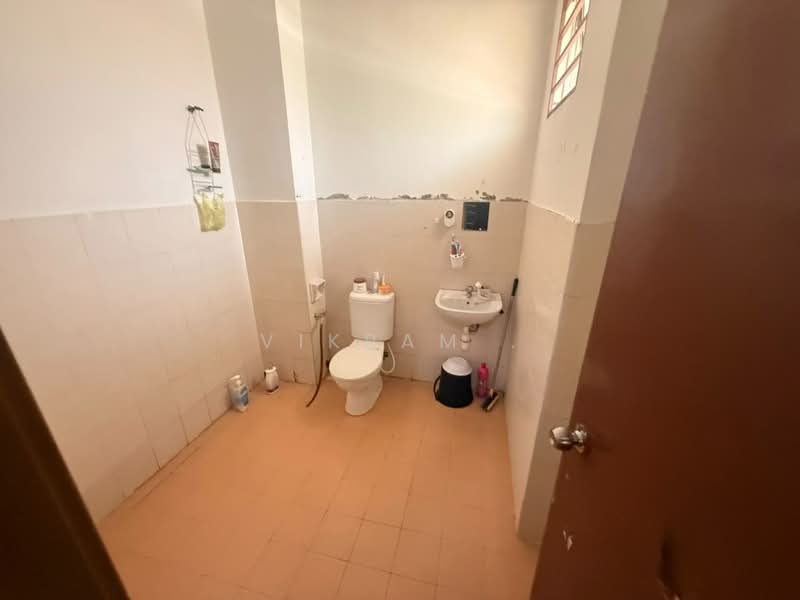 2-storey Terraced House for Sale in Saujana Rawang (Rawang) - Vikram . - Bathroom - PropertyGuru.com.my
