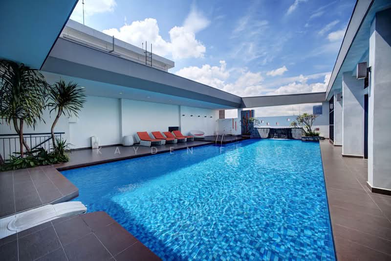 Servis Apartment untuk Disewa di PJ5 Soho - Kayden Fong - Pool - PropertyGuru.com.my