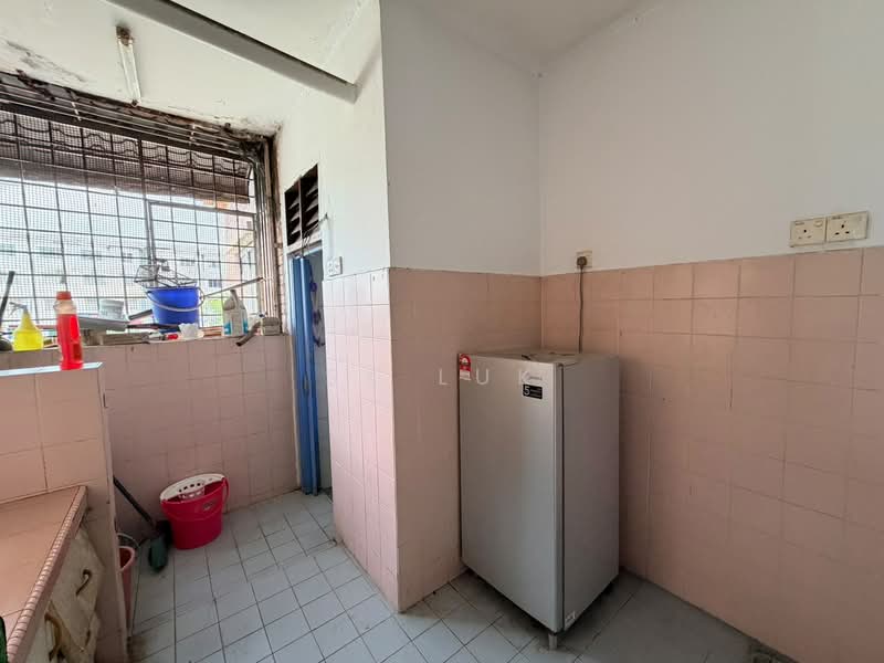 Rumah Flat untuk Dijual di Rajawali Apartment - SK Luk - Kitchen - PropertyGuru.com.my