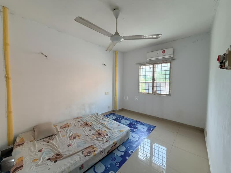 Rumah Flat untuk Dijual di Rajawali Apartment - SK Luk - Bedroom - PropertyGuru.com.my