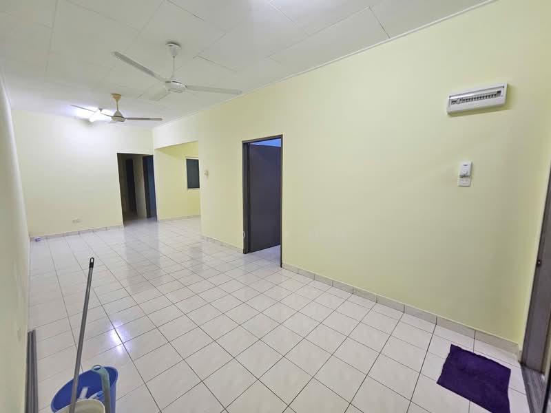 Rumah Teres 2 Tingkat untuk Disewa di Bandar Putra Permai (Seri Kembangan) - Leo Koh - Living Room - PropertyGuru.com.my