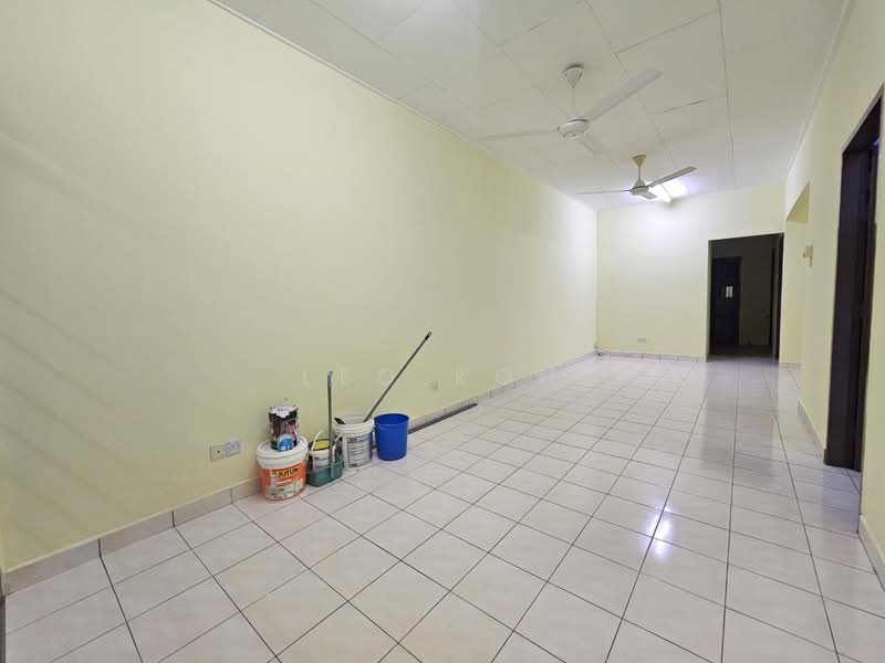 Rumah Teres 2 Tingkat untuk Disewa di Bandar Putra Permai (Seri Kembangan) - Leo Koh - Living Room - PropertyGuru.com.my