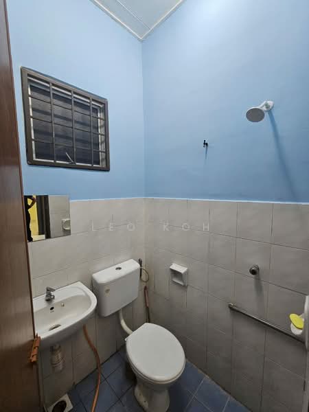 Rumah Teres 2 Tingkat untuk Disewa di Bandar Putra Permai (Seri Kembangan) - Leo Koh - Bathroom - PropertyGuru.com.my