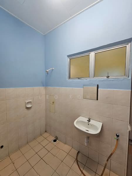 Rumah Teres 2 Tingkat untuk Disewa di Bandar Putra Permai (Seri Kembangan) - Leo Koh - Bathroom - PropertyGuru.com.my