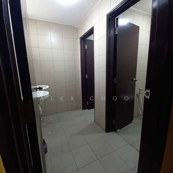 Shop for Rent in Kampung Pulau Meranti (Puchong) - Alex Choo - Bathroom - PropertyGuru.com.my