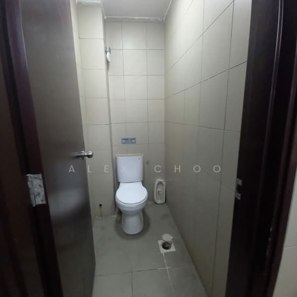Shop for Rent in Kampung Pulau Meranti (Puchong) - Alex Choo - Bathroom - PropertyGuru.com.my