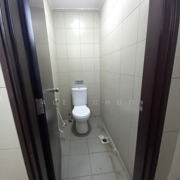 Shop for Rent in Kampung Pulau Meranti (Puchong) - Alex Choo - Bathroom - PropertyGuru.com.my