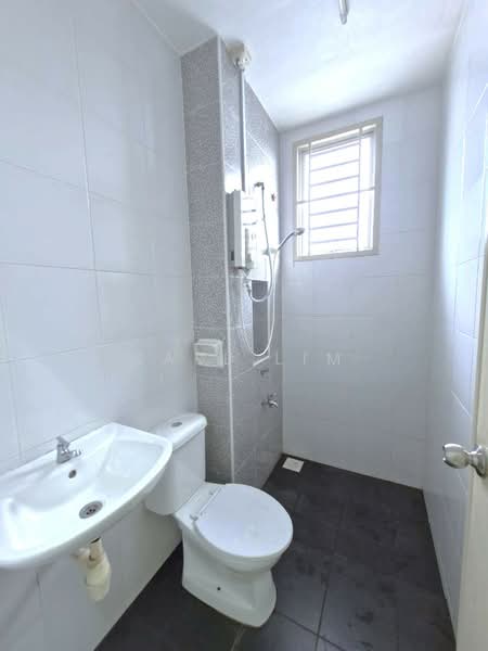 Rumah Teres 2-Tingkat untuk Dijual di Taman Desa Tebrau (Tebrau) - Karl Lim - Bathroom - PropertyGuru.com.my