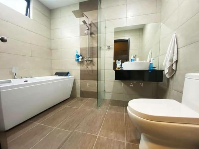 Servis Apartment untuk Disewa di Molek Regency - Kenneth Tan - Bathroom - PropertyGuru.com.my
