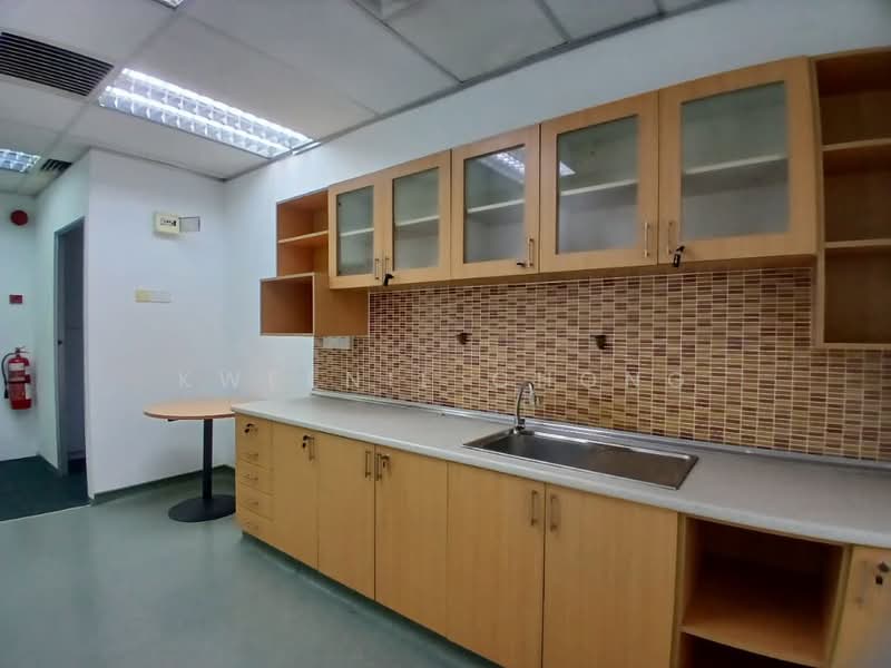 Office for Rent in KLCC (KL City Centre) - Kweenie Chong - Kitchen - PropertyGuru.com.my