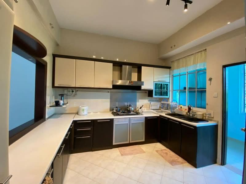 2-storey Terraced House for Rent in Taman Century (Johor Bahru) - Lee Qiu Wen - Kitchen - PropertyGuru.com.my
