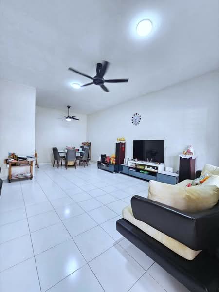 Rumah Teres 2 Tingkat untuk Dijual di Taman Setia Indah (Tebrau) - Karl Lim - Living Room - PropertyGuru.com.my