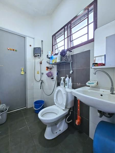 Rumah Teres 2 Tingkat untuk Dijual di Taman Setia Indah (Tebrau) - Karl Lim - Bathroom - PropertyGuru.com.my