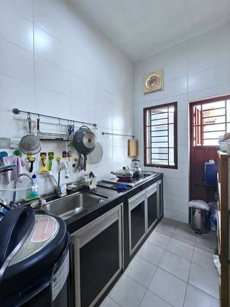 Rumah Teres 2 Tingkat untuk Dijual di Taman Setia Indah (Tebrau) - Karl Lim - Kitchen - PropertyGuru.com.my