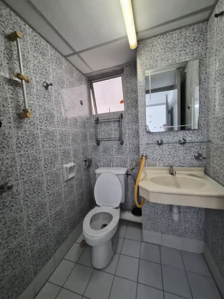 Pangsapuri untuk Disewa di BJ Court Apartment - Shuyi Lim - Bathroom - PropertyGuru.com.my