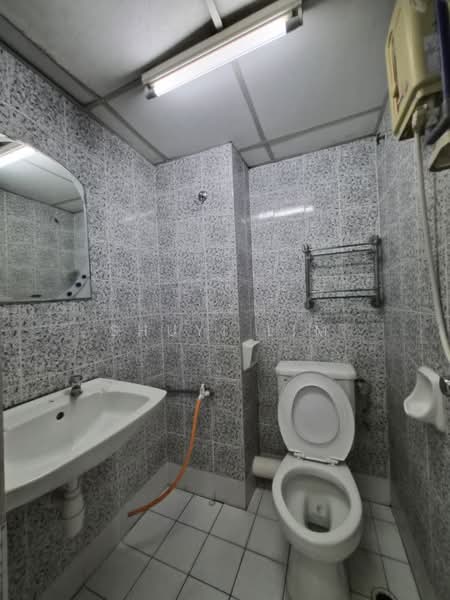 Pangsapuri untuk Disewa di BJ Court Apartment - Shuyi Lim - Bathroom - PropertyGuru.com.my