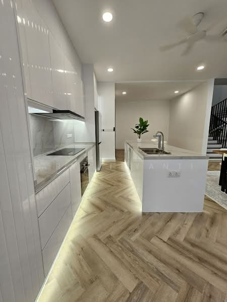 Semi-Detached House for Sale in Elmina (Shah Alam) - Farah Iryanti - Kitchen - PropertyGuru.com.my