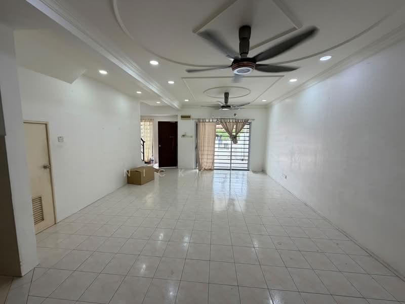 Terraced House for Sale in Bandar Country Homes (Rawang) - Nicky Lai - Living Room - PropertyGuru.com.my