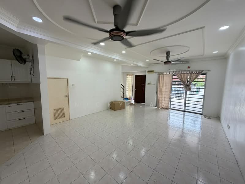 Terraced House for Sale in Bandar Country Homes (Rawang) - Nicky Lai - Living Room - PropertyGuru.com.my