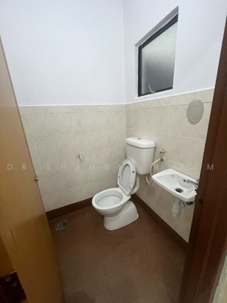 Pangsapuri untuk Disewa di Vista Bayu - Dr Shahril Nizam - Bathroom - PropertyGuru.com.my