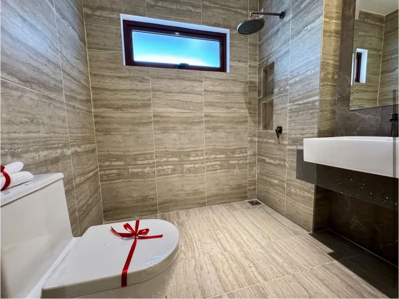 Rumah Teres untuk Dijual di Sepang (Selangor) - Tank Tan - Bathroom - PropertyGuru.com.my