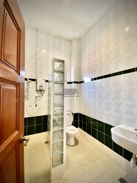 Pejabat untuk Disewa di George Town (Penang) - Ressha Ramesh - Bathroom - PropertyGuru.com.my