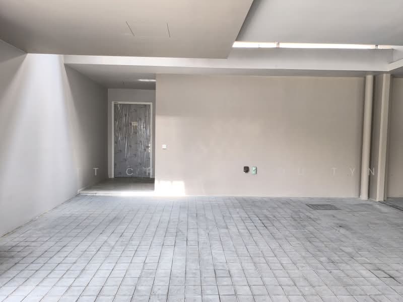 3-storey Terraced House for Sale in Taman Bukit Serdang (Seri Kembangan) - Wyatt Chan Shoou Tyn - Entrance - PropertyGuru.com.my