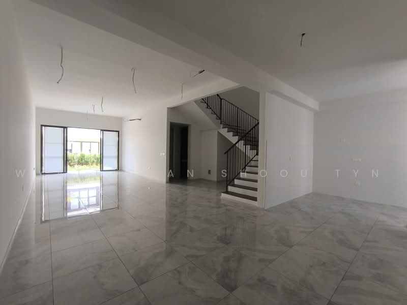 3-storey Terraced House for Sale in Taman Bukit Serdang (Seri Kembangan) - Wyatt Chan Shoou Tyn - Living Room - PropertyGuru.com.my