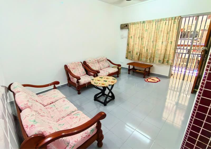 Rumah Flat untuk Disewa di Pangsapuri Pelangi - Clifton Chee - Living Room - PropertyGuru.com.my